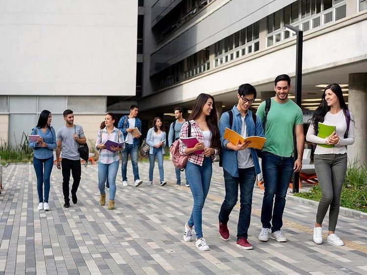 Stock_University_students_campus_173fd1860d0_original_ratio.jpg